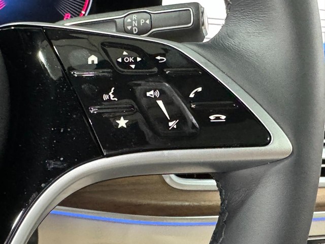 Mercedes-Benz GLE Vehicle Full-screen Gallery Image 37