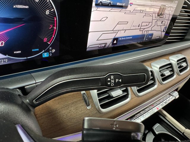 Mercedes-Benz GLE Vehicle Full-screen Gallery Image 39