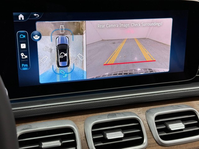 Mercedes-Benz GLE Vehicle Full-screen Gallery Image 40