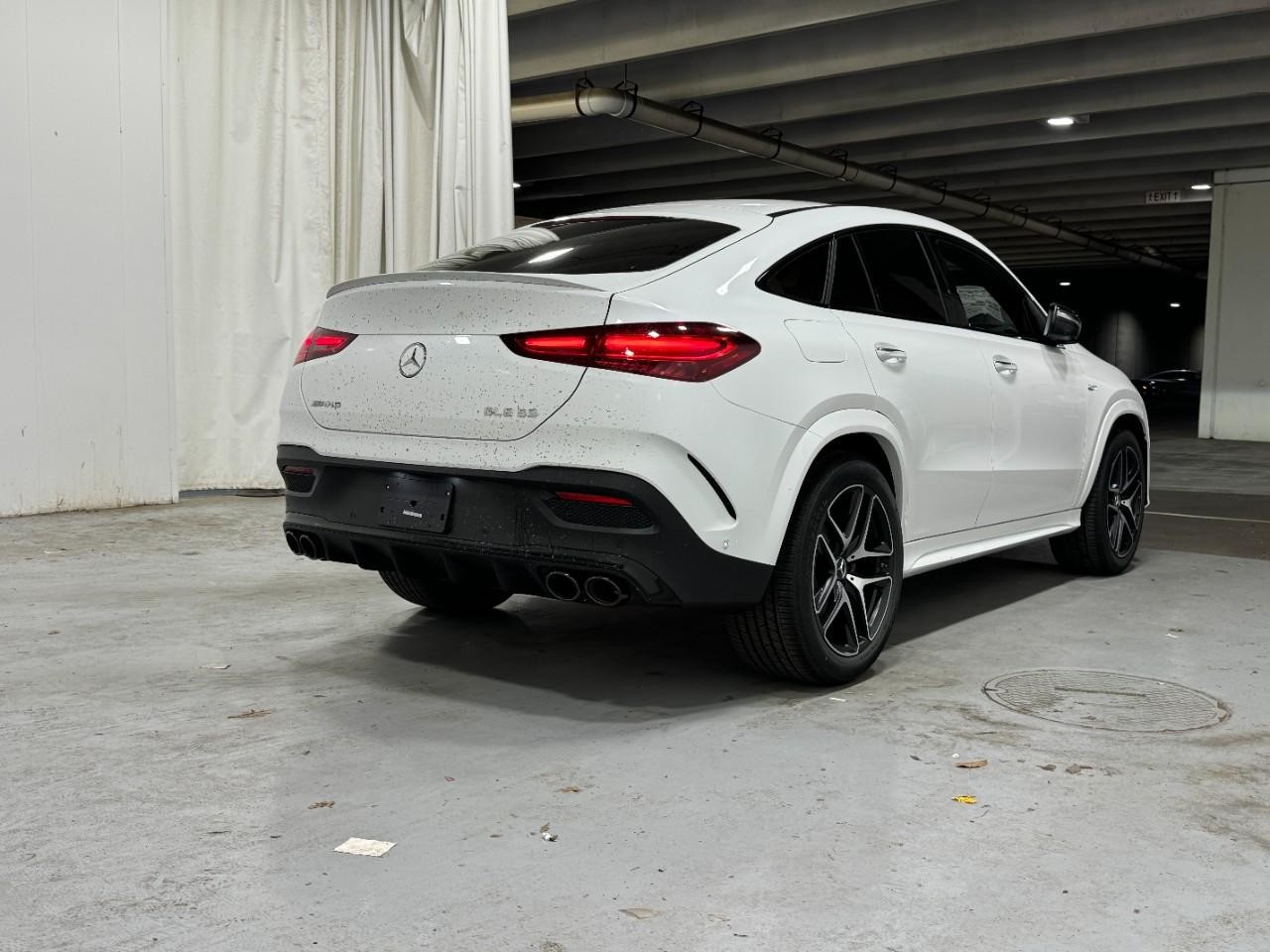 Mercedes-Benz GLE Vehicle Full-screen Gallery Image 4