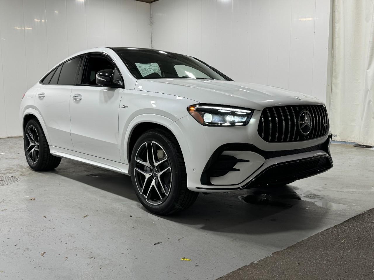 Mercedes-Benz GLE Vehicle Full-screen Gallery Image 6