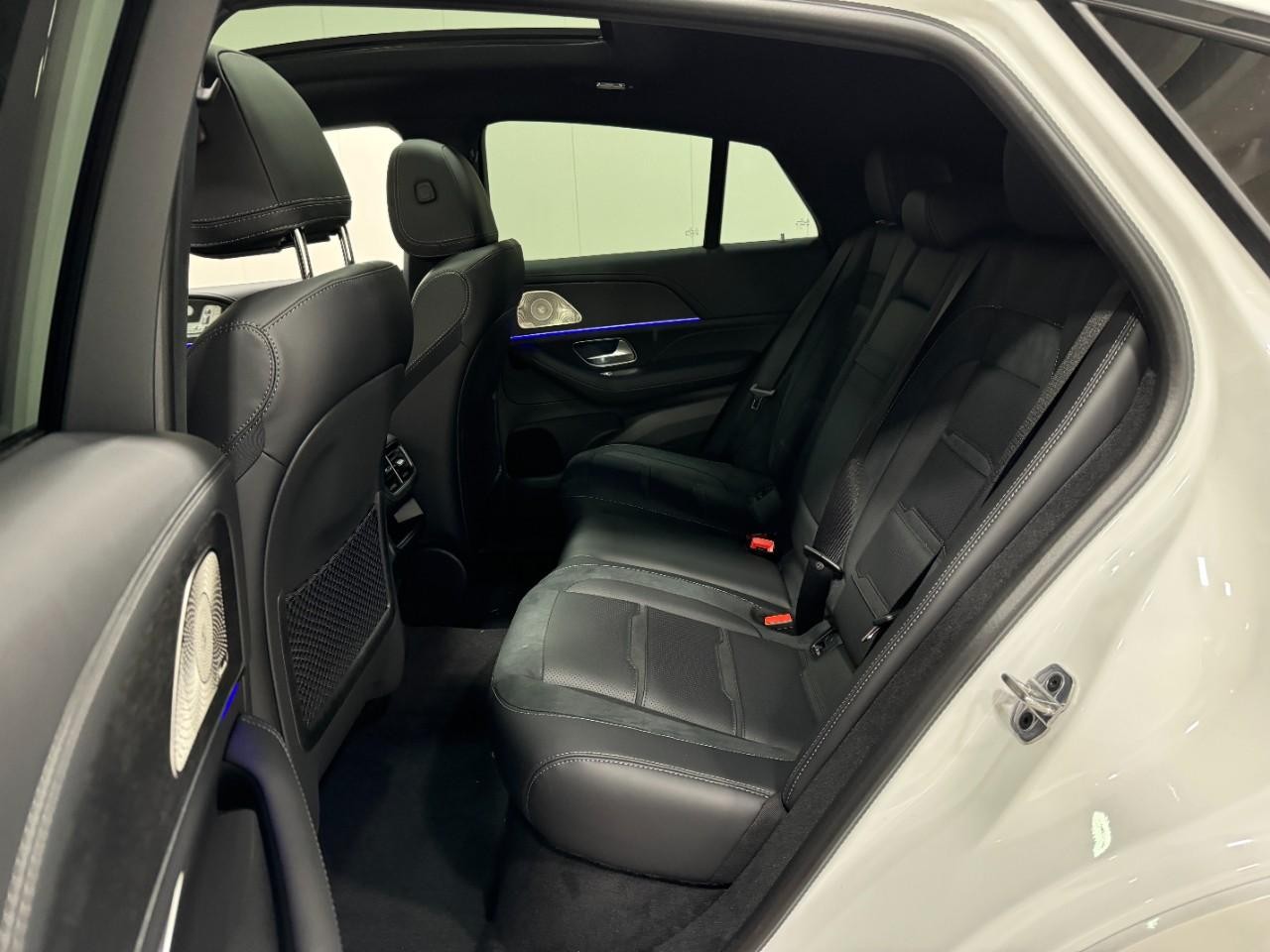 Mercedes-Benz GLE Vehicle Full-screen Gallery Image 8