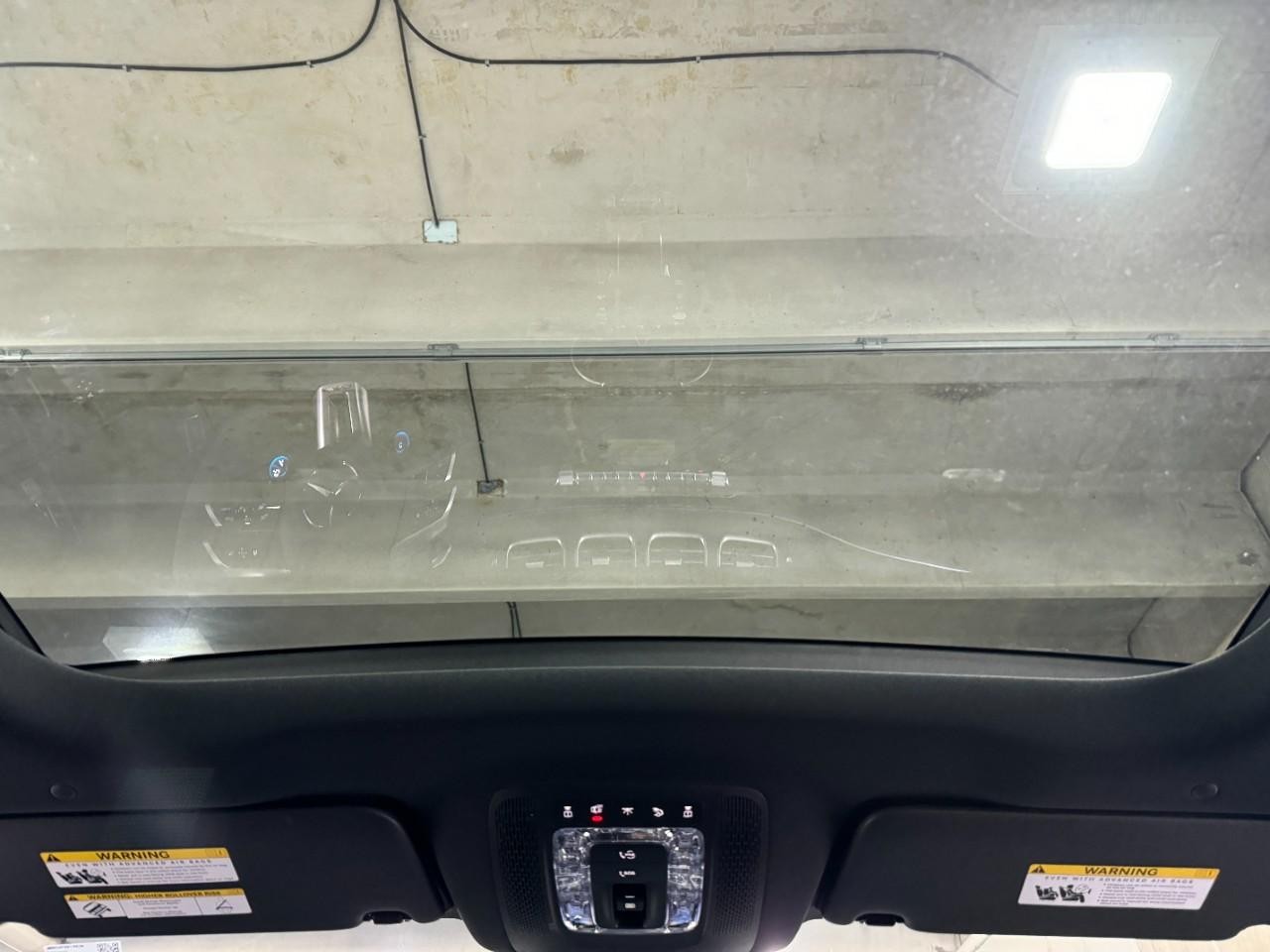 Mercedes-Benz GLE Vehicle Full-screen Gallery Image 10