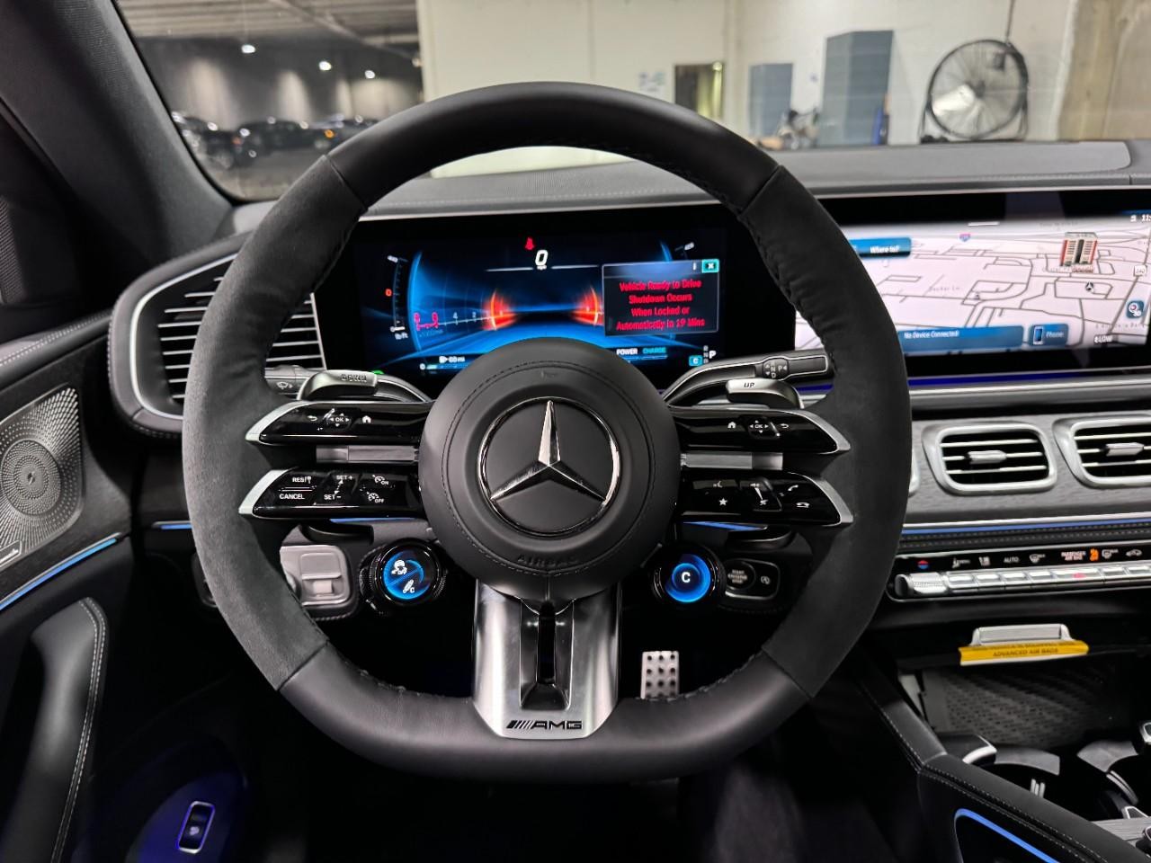 Mercedes-Benz GLE Vehicle Full-screen Gallery Image 12
