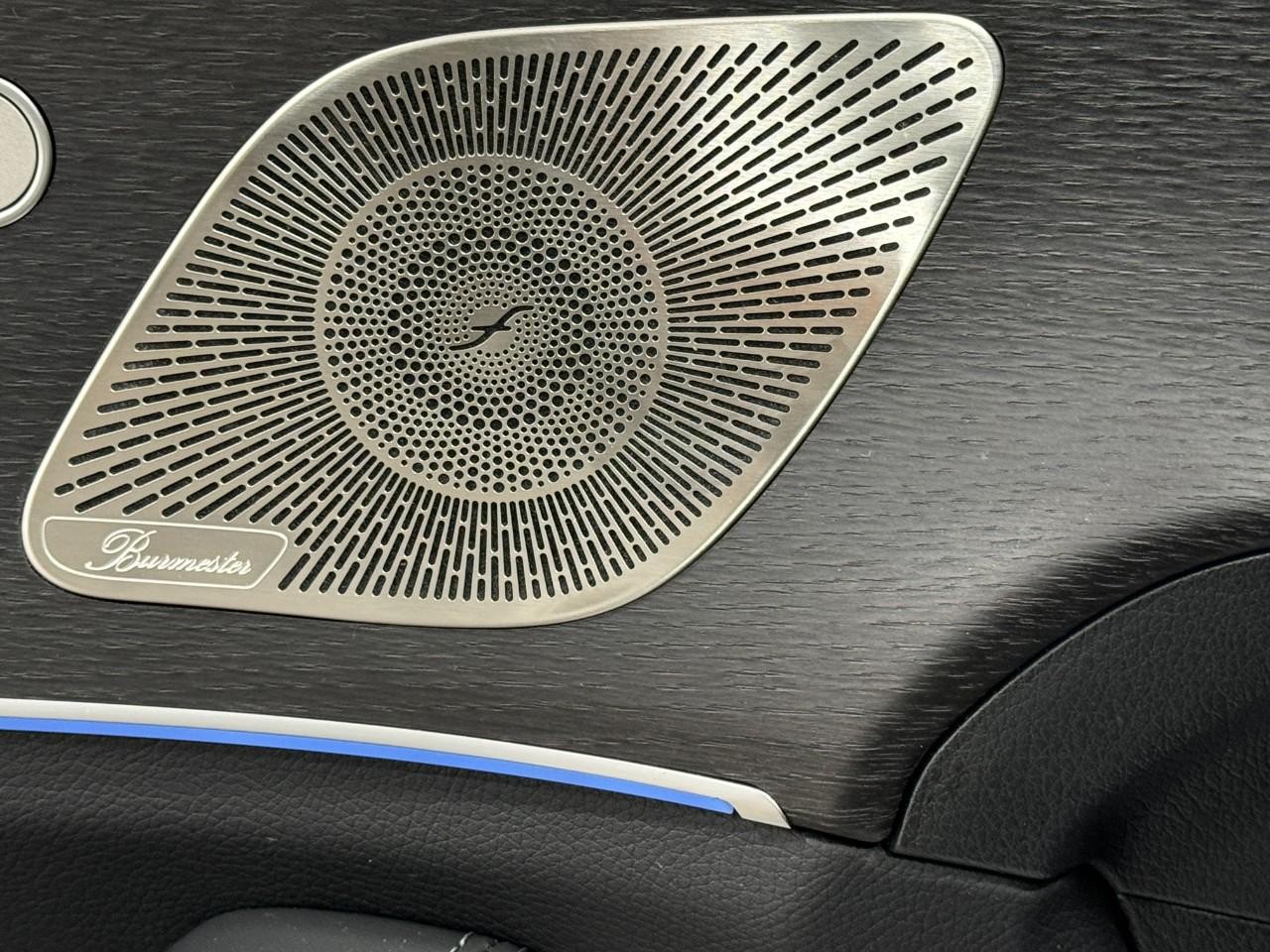 Mercedes-Benz GLE Vehicle Full-screen Gallery Image 23