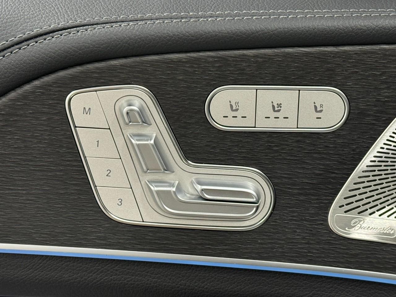 Mercedes-Benz GLE Vehicle Full-screen Gallery Image 24