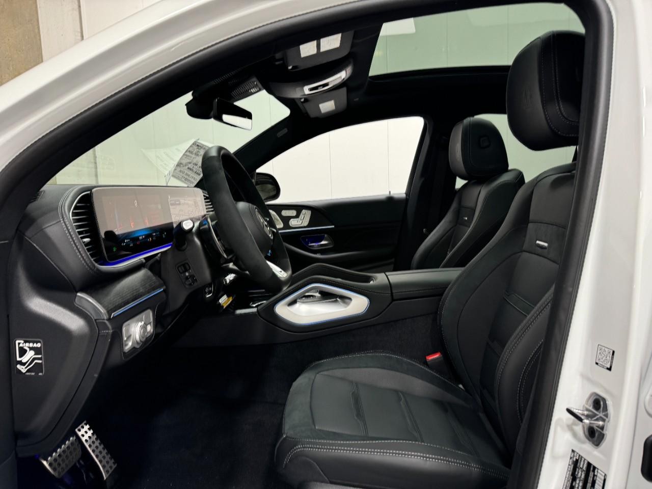 Mercedes-Benz GLE Vehicle Full-screen Gallery Image 28