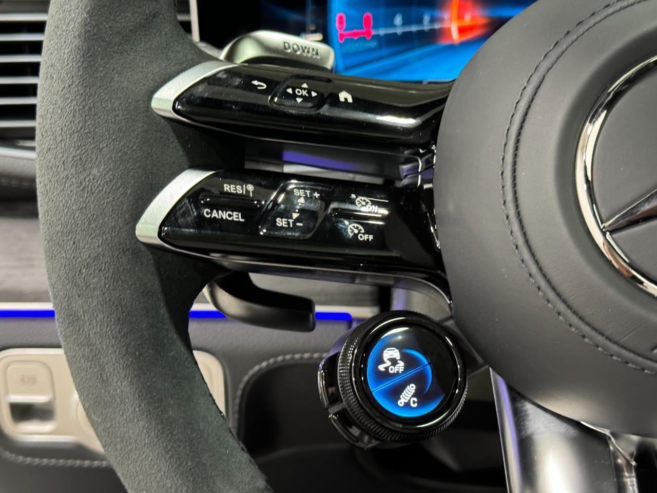 Mercedes-Benz GLE Vehicle Full-screen Gallery Image 32