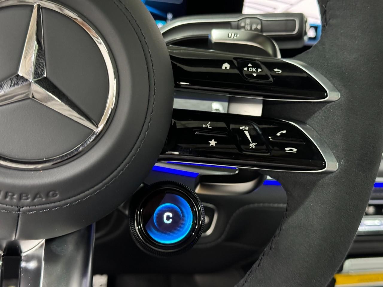 Mercedes-Benz GLE Vehicle Full-screen Gallery Image 33