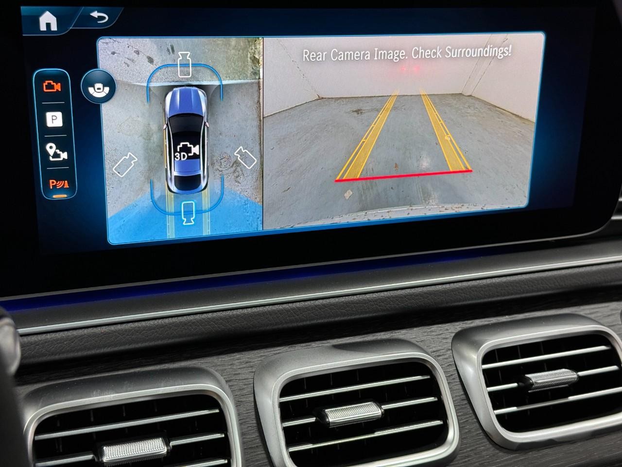 Mercedes-Benz GLE Vehicle Full-screen Gallery Image 36