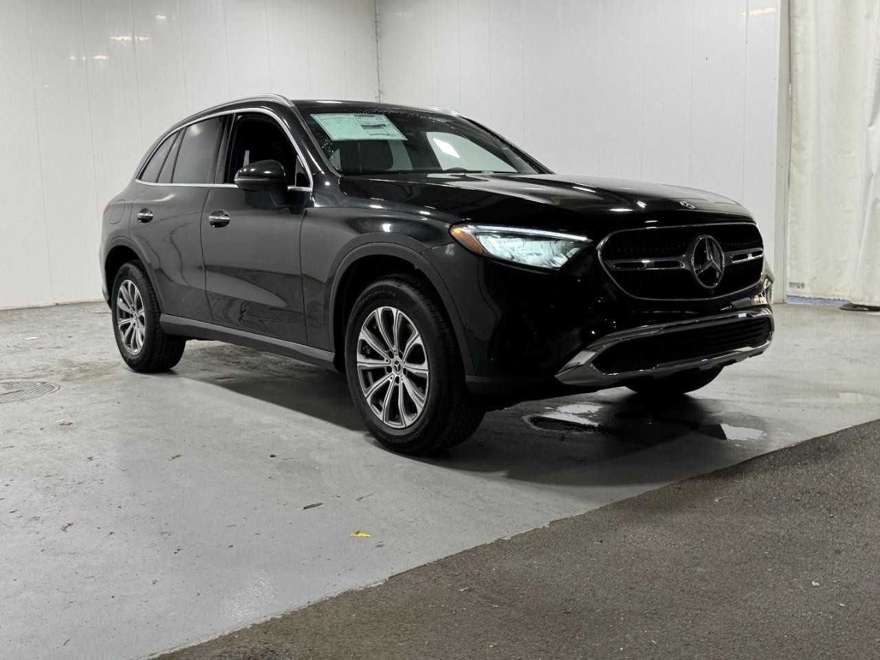 Mercedes-Benz GLC Vehicle Full-screen Gallery Image 6