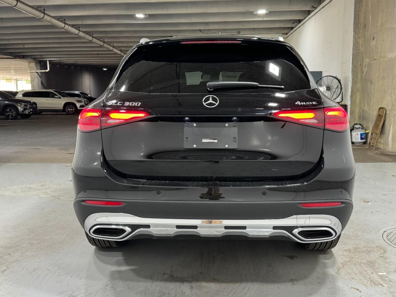 Mercedes-Benz GLC Vehicle Full-screen Gallery Image 9
