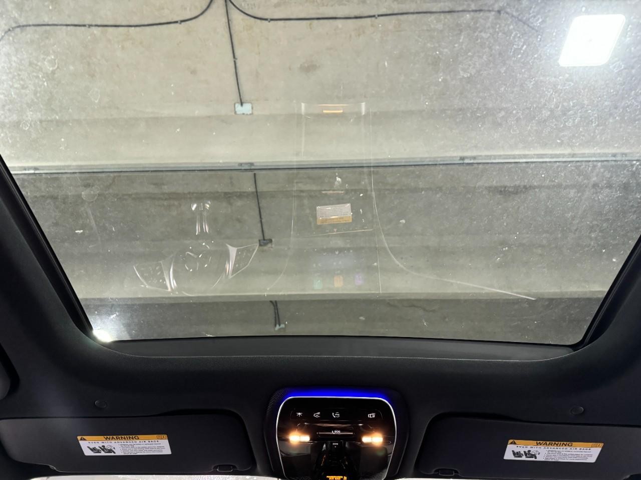 Mercedes-Benz GLC Vehicle Full-screen Gallery Image 11