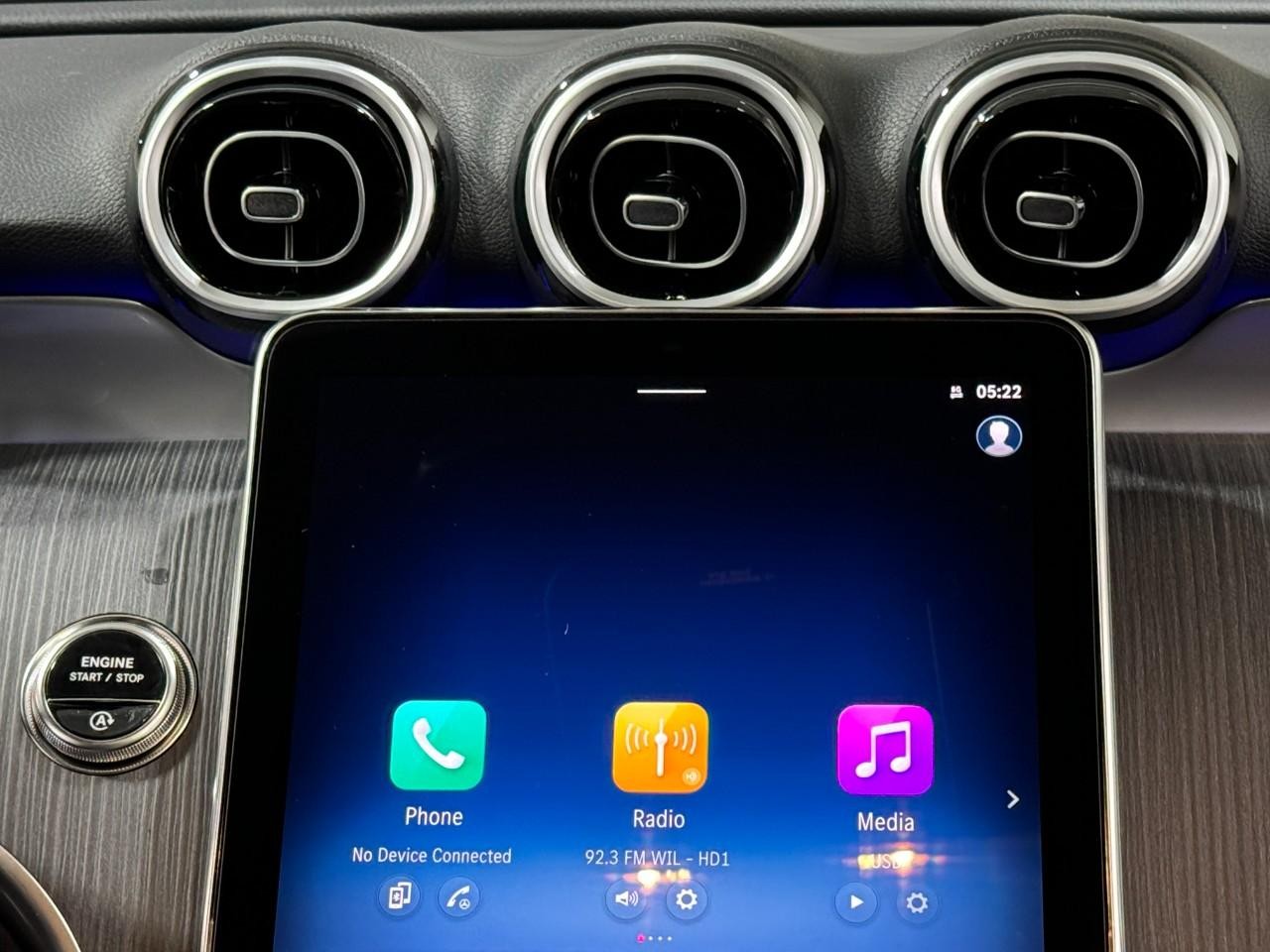 Mercedes-Benz GLC Vehicle Full-screen Gallery Image 14