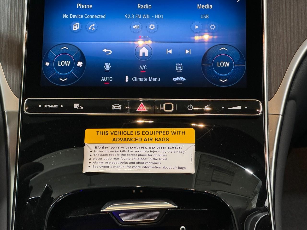 Mercedes-Benz GLC Vehicle Full-screen Gallery Image 15