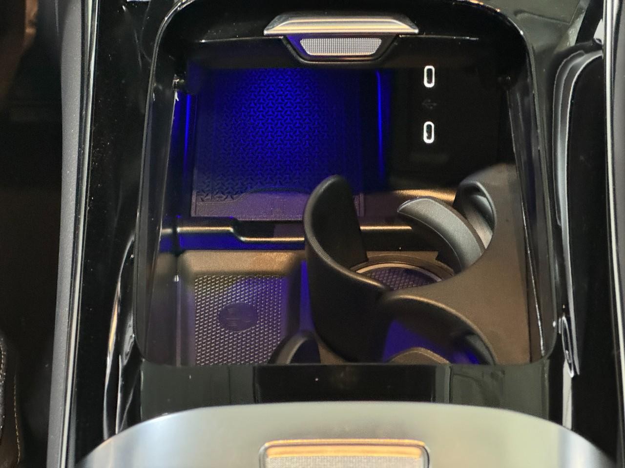 Mercedes-Benz GLC Vehicle Full-screen Gallery Image 16