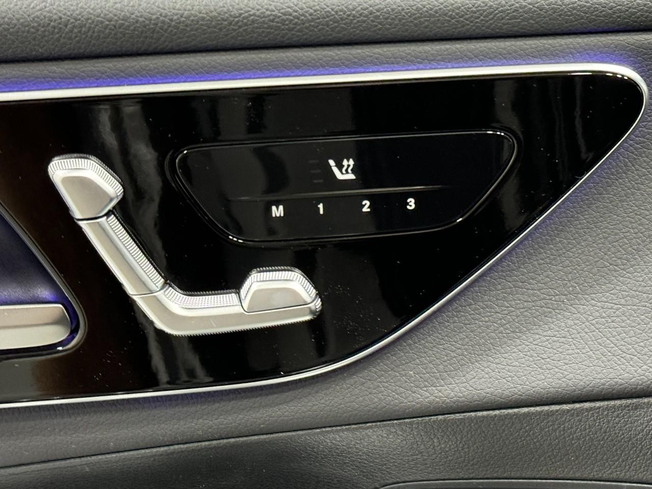 Mercedes-Benz GLC Vehicle Full-screen Gallery Image 24