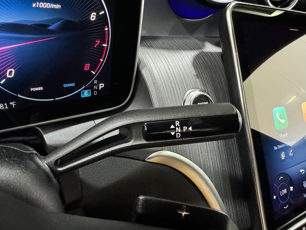 Mercedes-Benz GLC Vehicle Full-screen Gallery Image 35