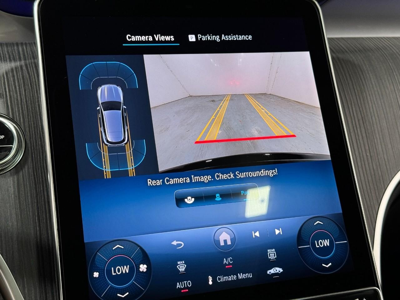 Mercedes-Benz GLC Vehicle Full-screen Gallery Image 36