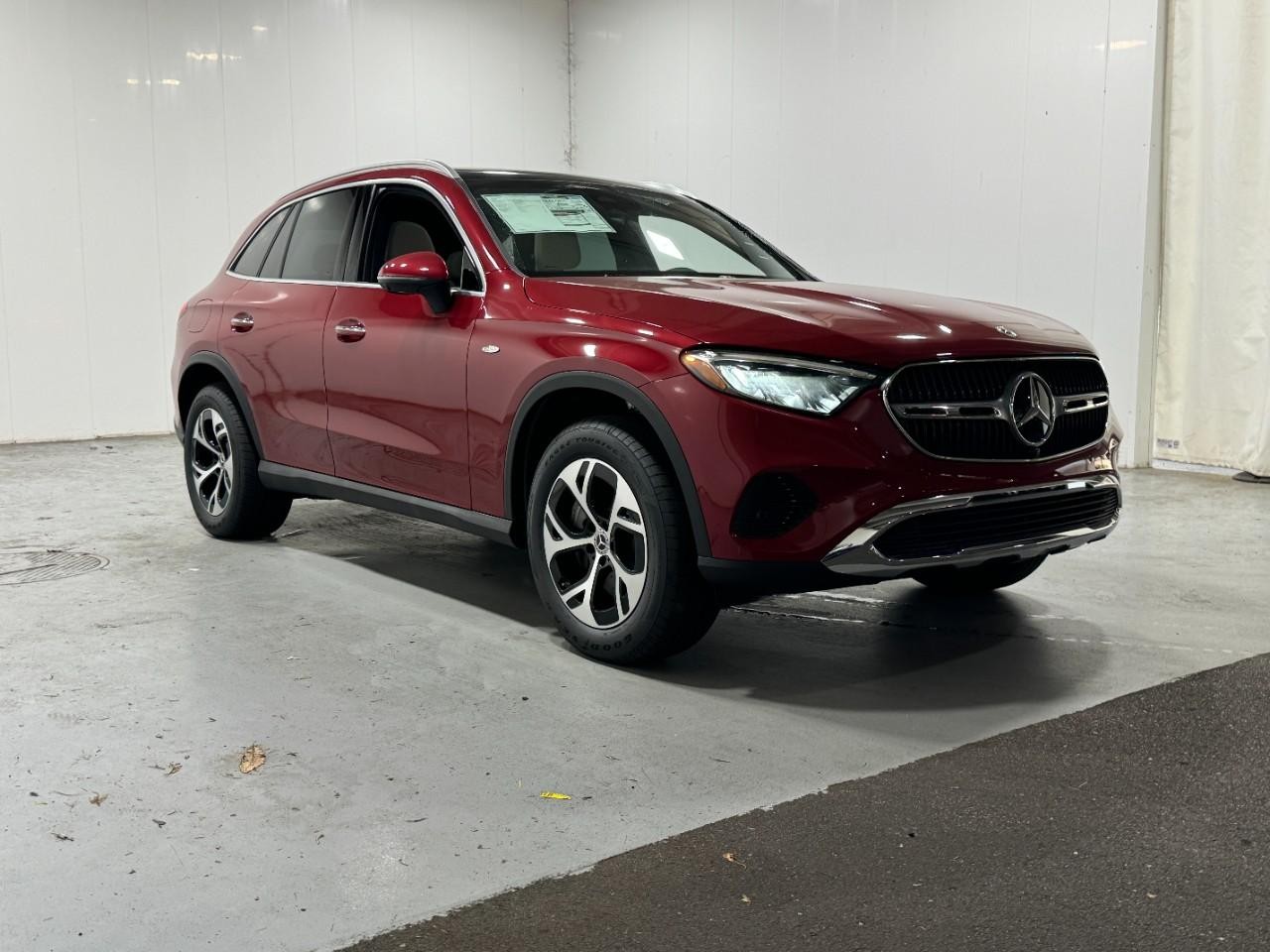 Mercedes-Benz GLC Vehicle Full-screen Gallery Image 6