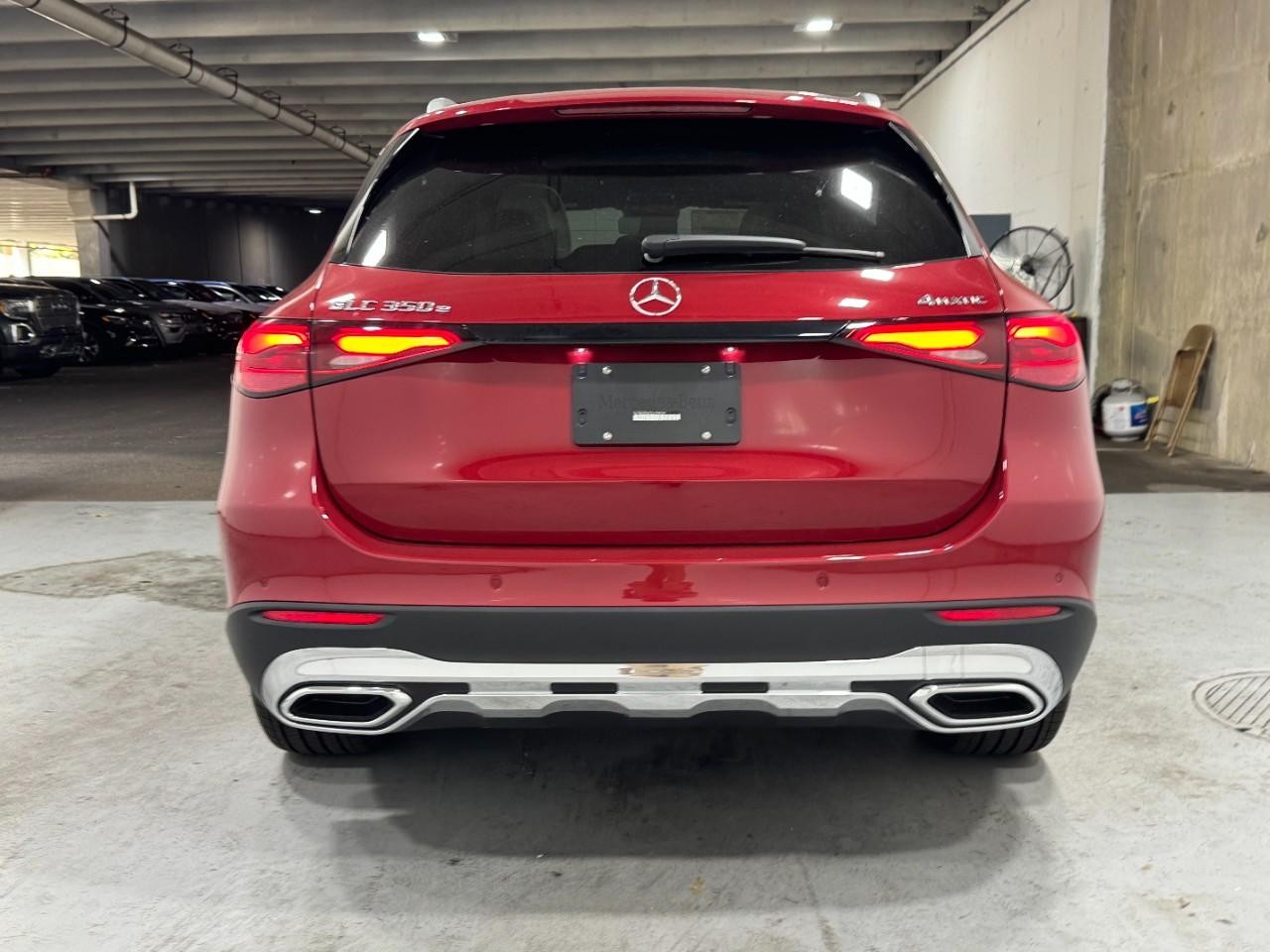 Mercedes-Benz GLC Vehicle Full-screen Gallery Image 9