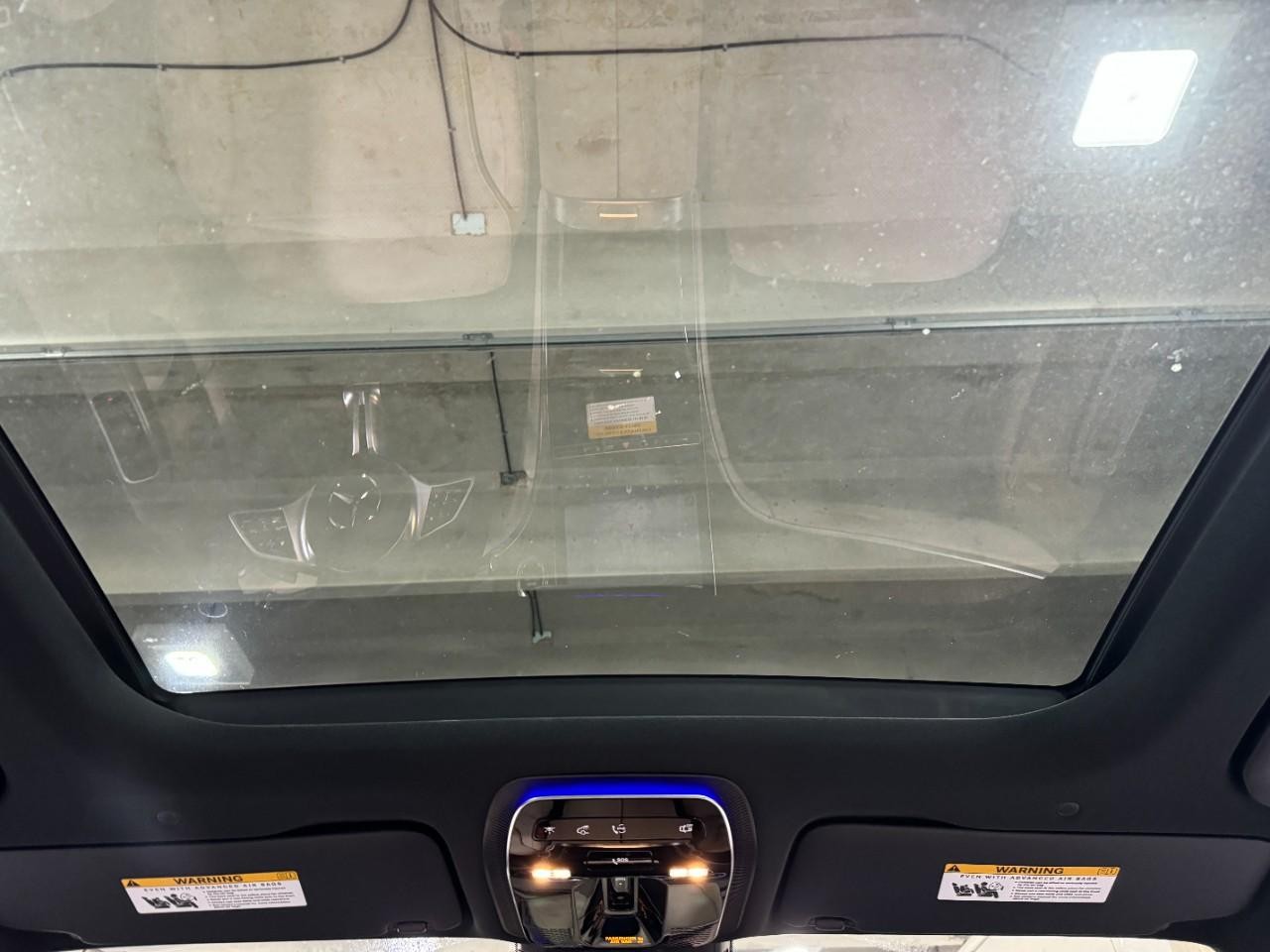 Mercedes-Benz GLC Vehicle Full-screen Gallery Image 11