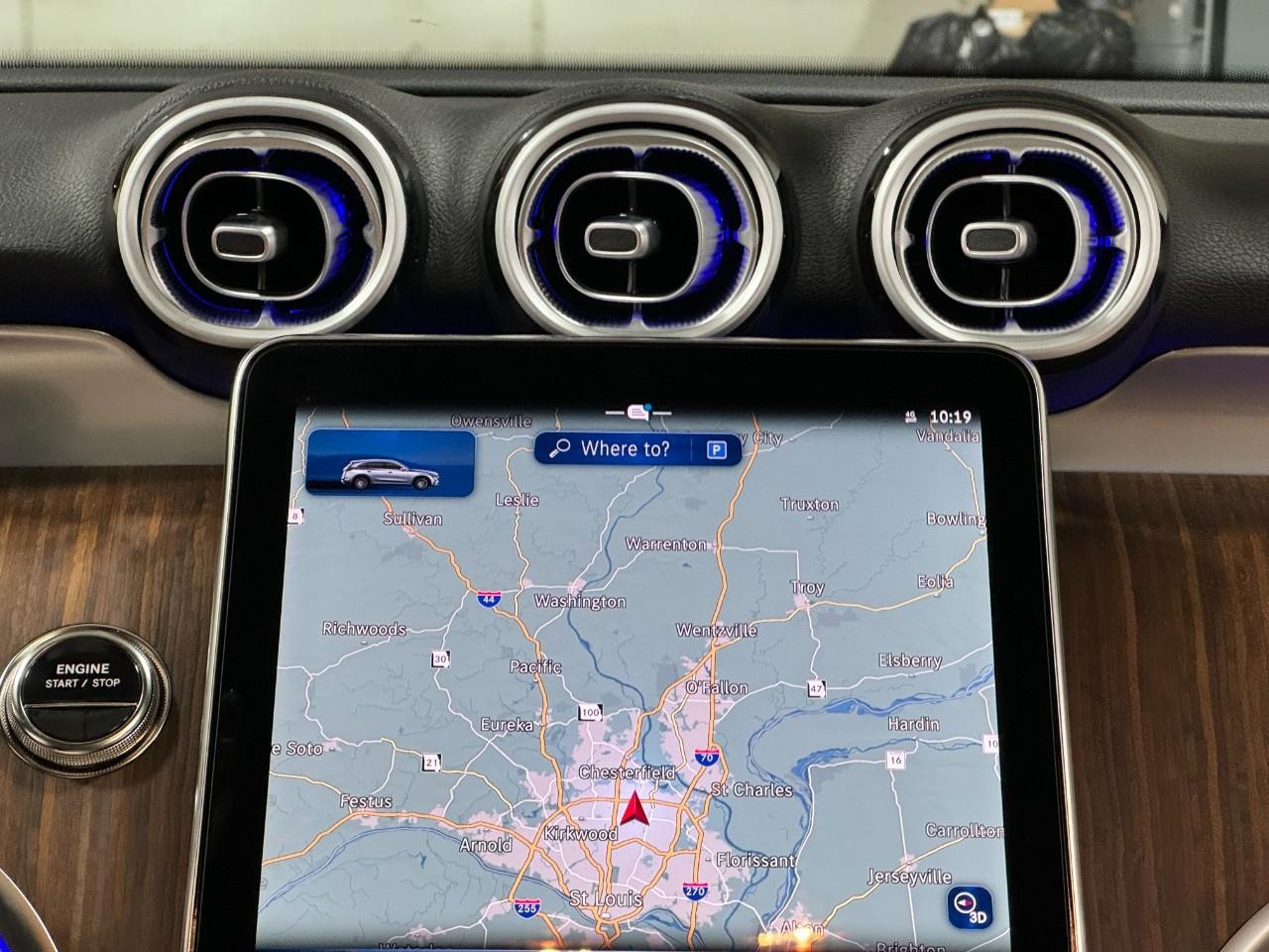 Mercedes-Benz GLC Vehicle Full-screen Gallery Image 14