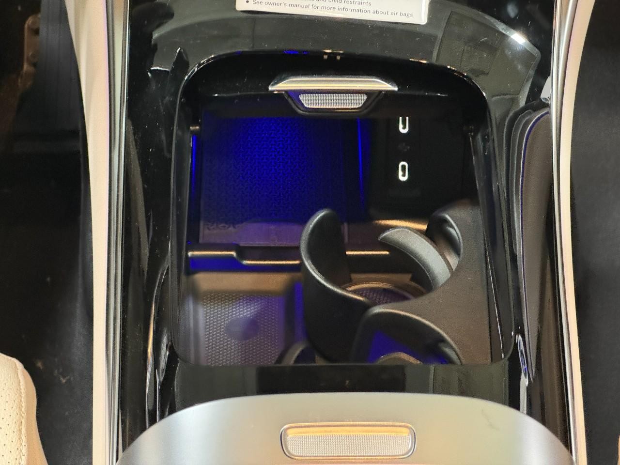 Mercedes-Benz GLC Vehicle Full-screen Gallery Image 16