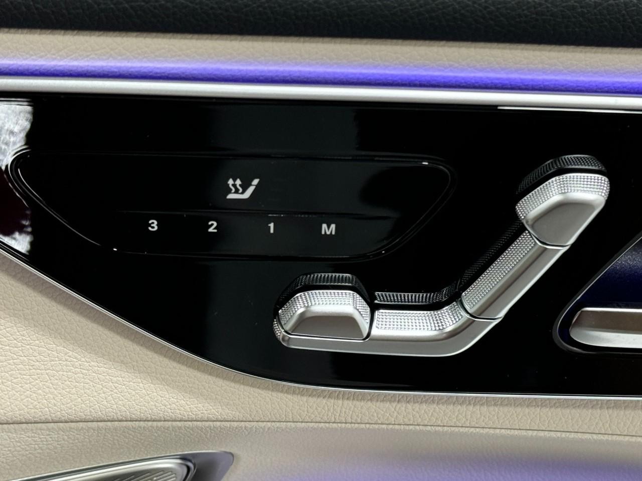 Mercedes-Benz GLC Vehicle Full-screen Gallery Image 21