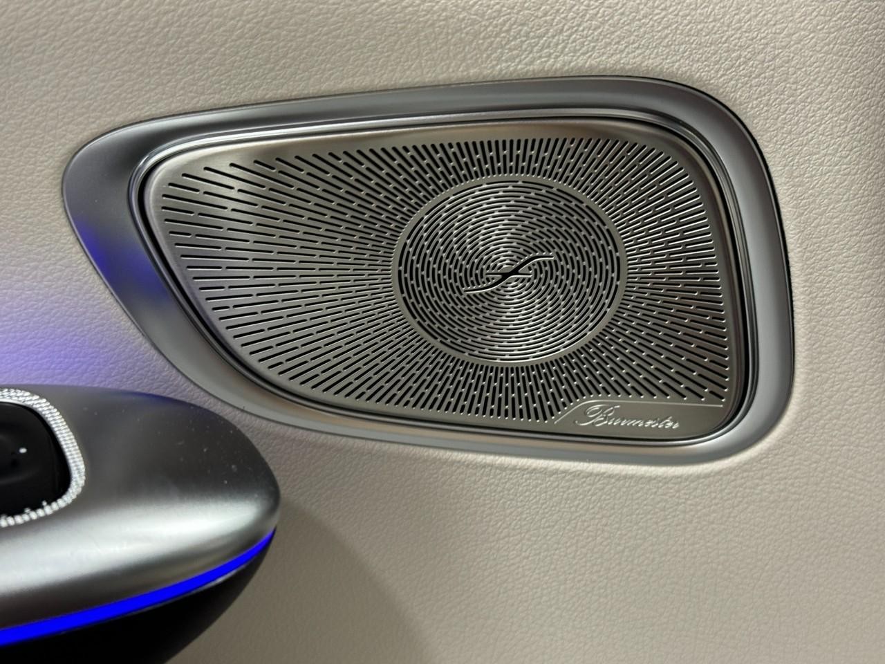 Mercedes-Benz GLC Vehicle Full-screen Gallery Image 27