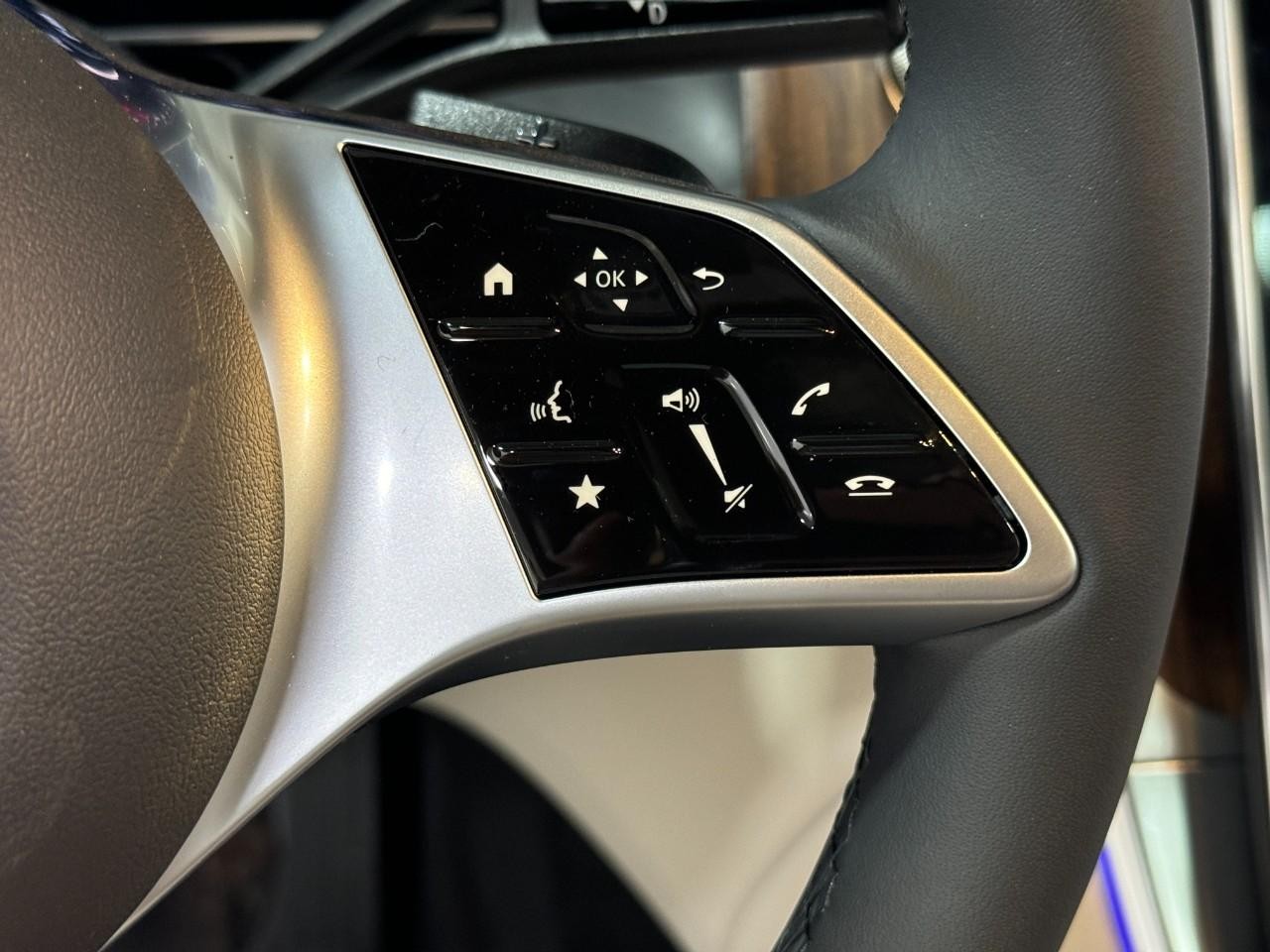 Mercedes-Benz GLC Vehicle Full-screen Gallery Image 33