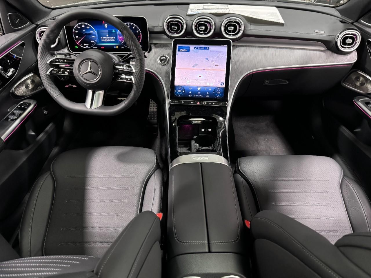 Mercedes-Benz C-Class Vehicle Full-screen Gallery Image 12