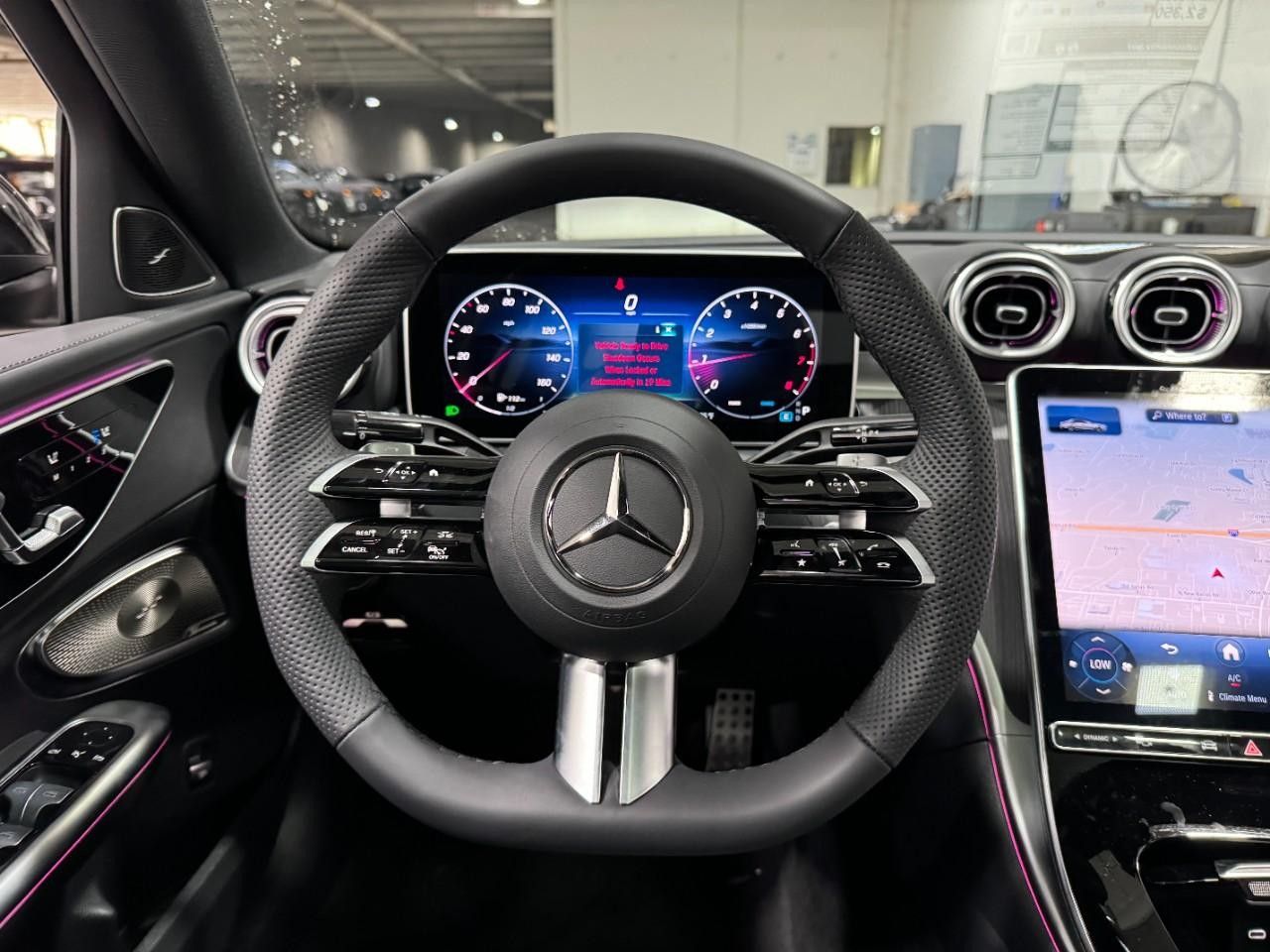 Mercedes-Benz C-Class Vehicle Full-screen Gallery Image 13