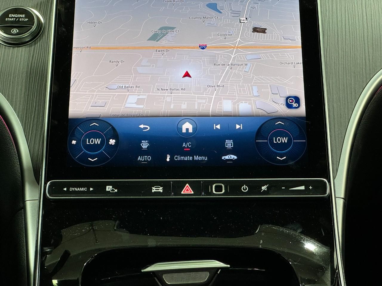 Mercedes-Benz C-Class Vehicle Full-screen Gallery Image 15