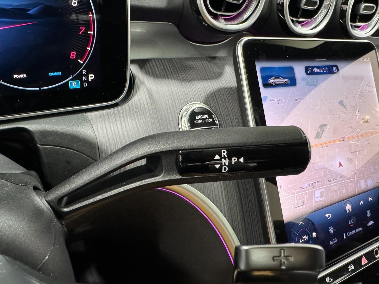 Mercedes-Benz C-Class Vehicle Full-screen Gallery Image 36