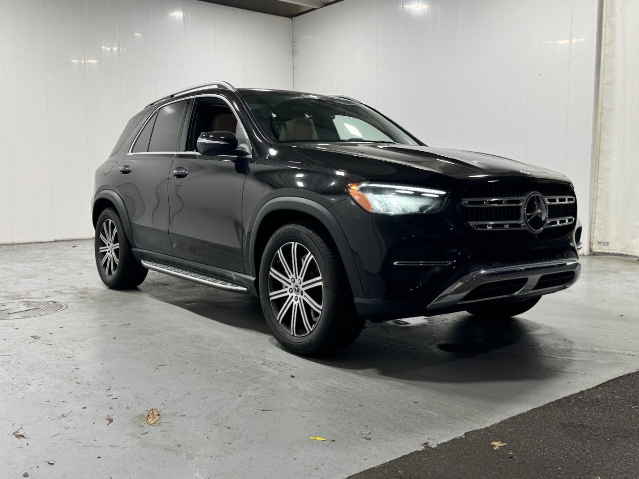 Mercedes-Benz GLE Vehicle Full-screen Gallery Image 6