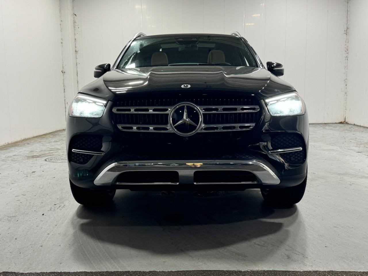 Mercedes-Benz GLE Vehicle Full-screen Gallery Image 7