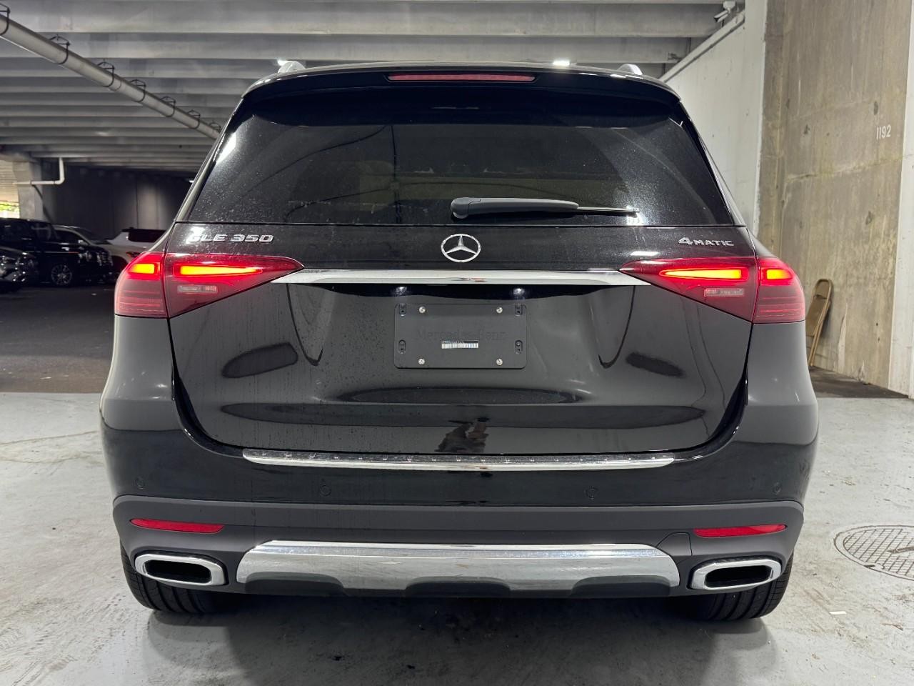 Mercedes-Benz GLE Vehicle Full-screen Gallery Image 10