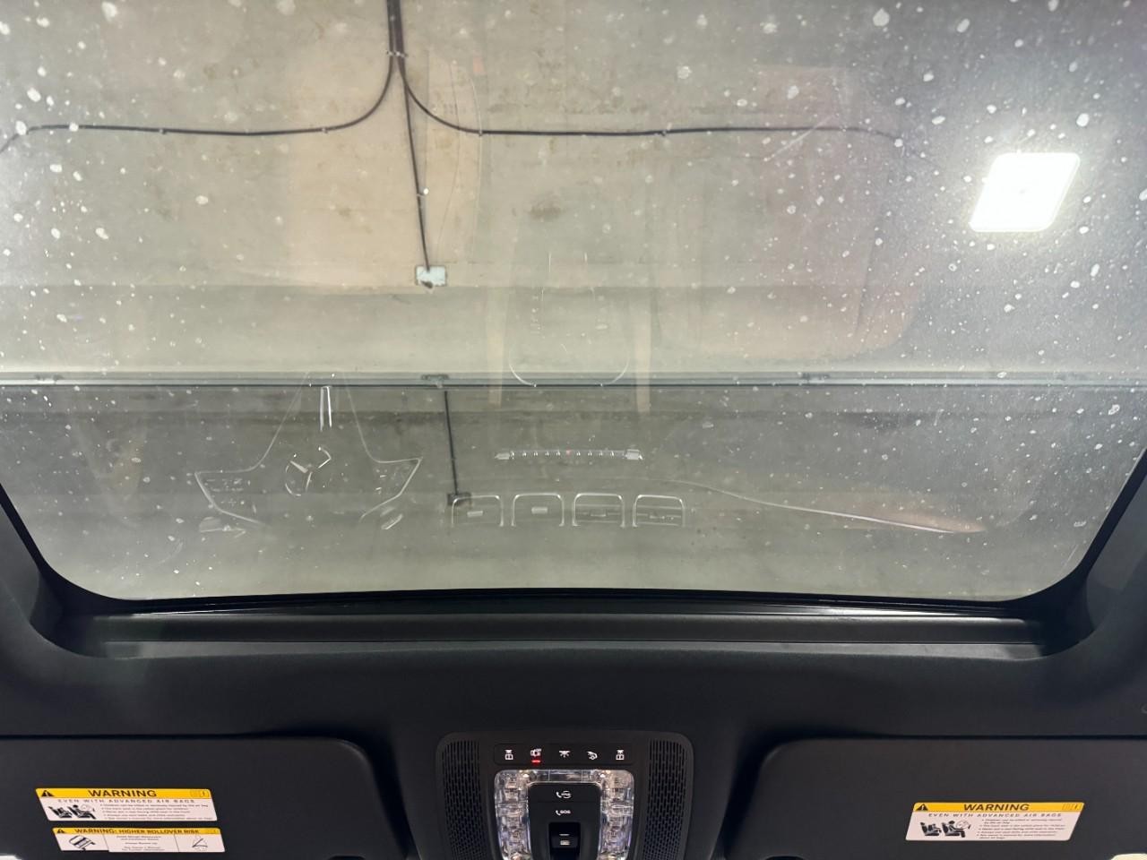 Mercedes-Benz GLE Vehicle Full-screen Gallery Image 13