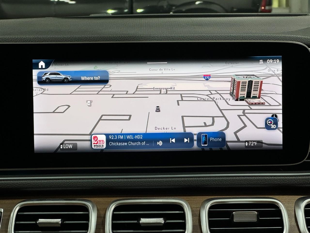 Mercedes-Benz GLE Vehicle Full-screen Gallery Image 16