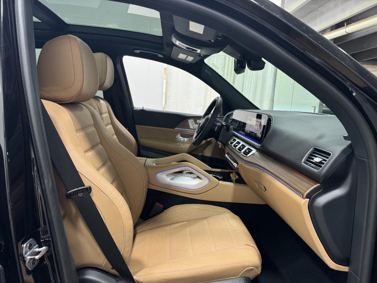 Mercedes-Benz GLE Vehicle Full-screen Gallery Image 20