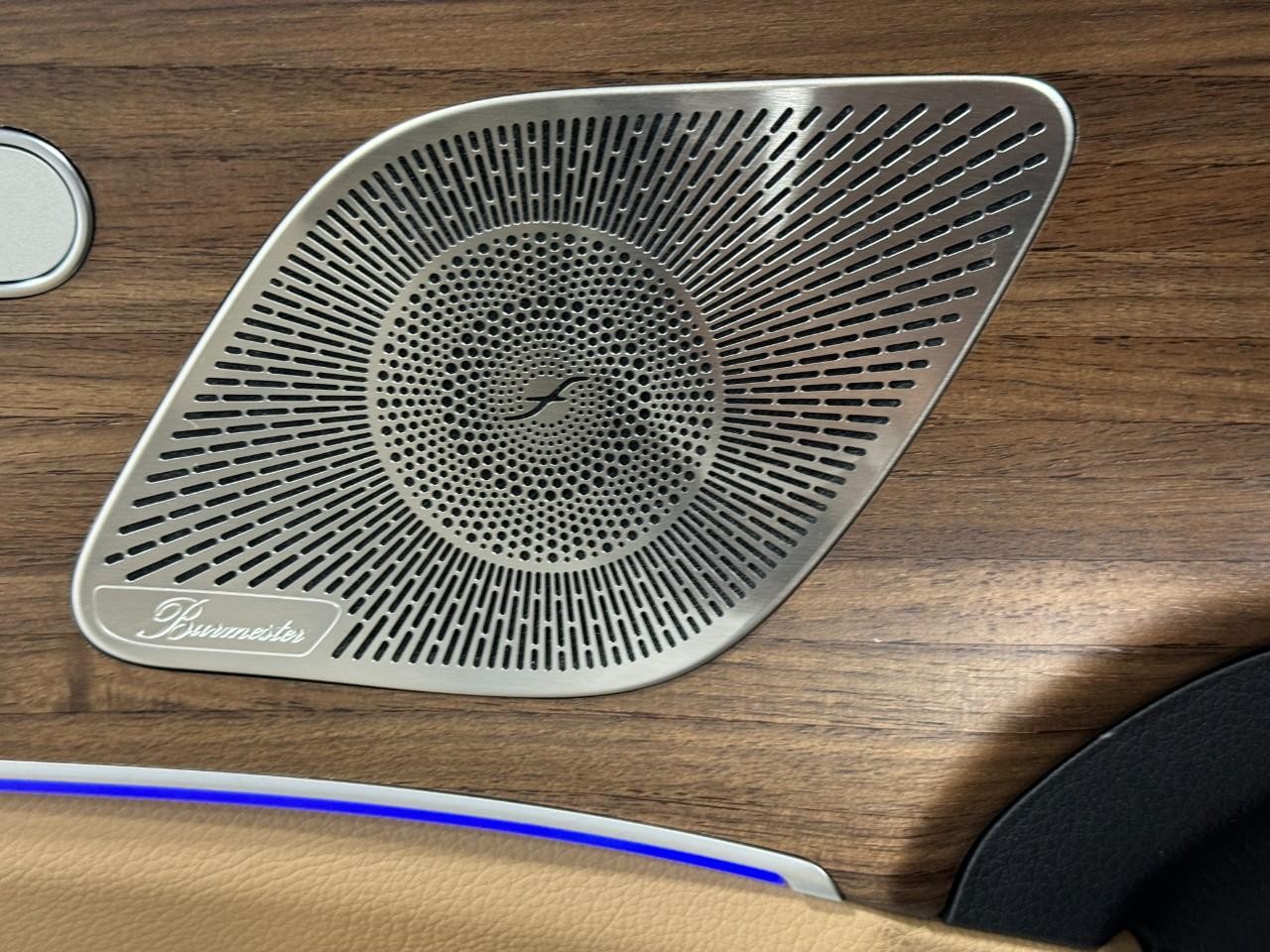 Mercedes-Benz GLE Vehicle Full-screen Gallery Image 26