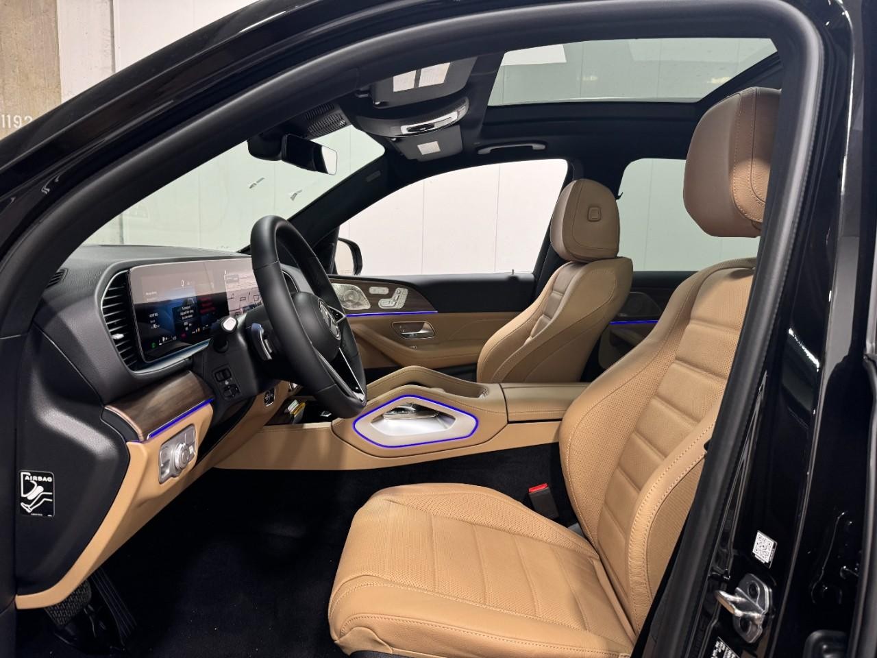 Mercedes-Benz GLE Vehicle Full-screen Gallery Image 31