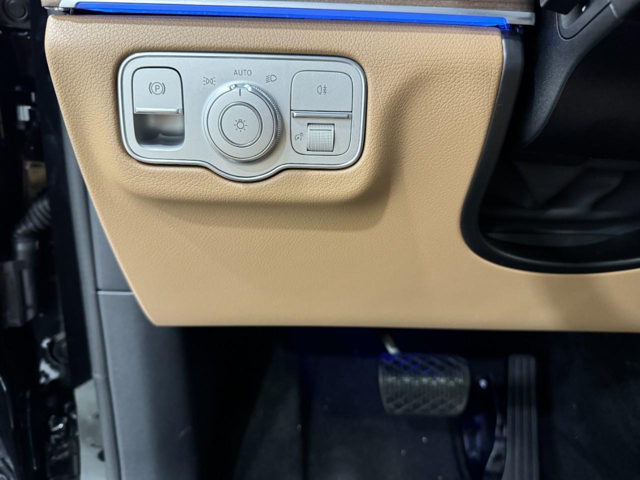 Mercedes-Benz GLE Vehicle Full-screen Gallery Image 34