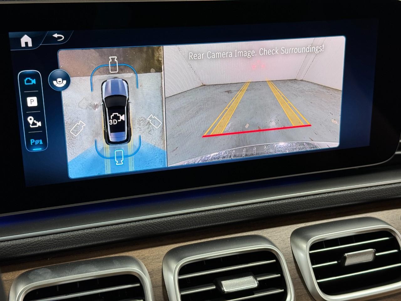 Mercedes-Benz GLE Vehicle Full-screen Gallery Image 39