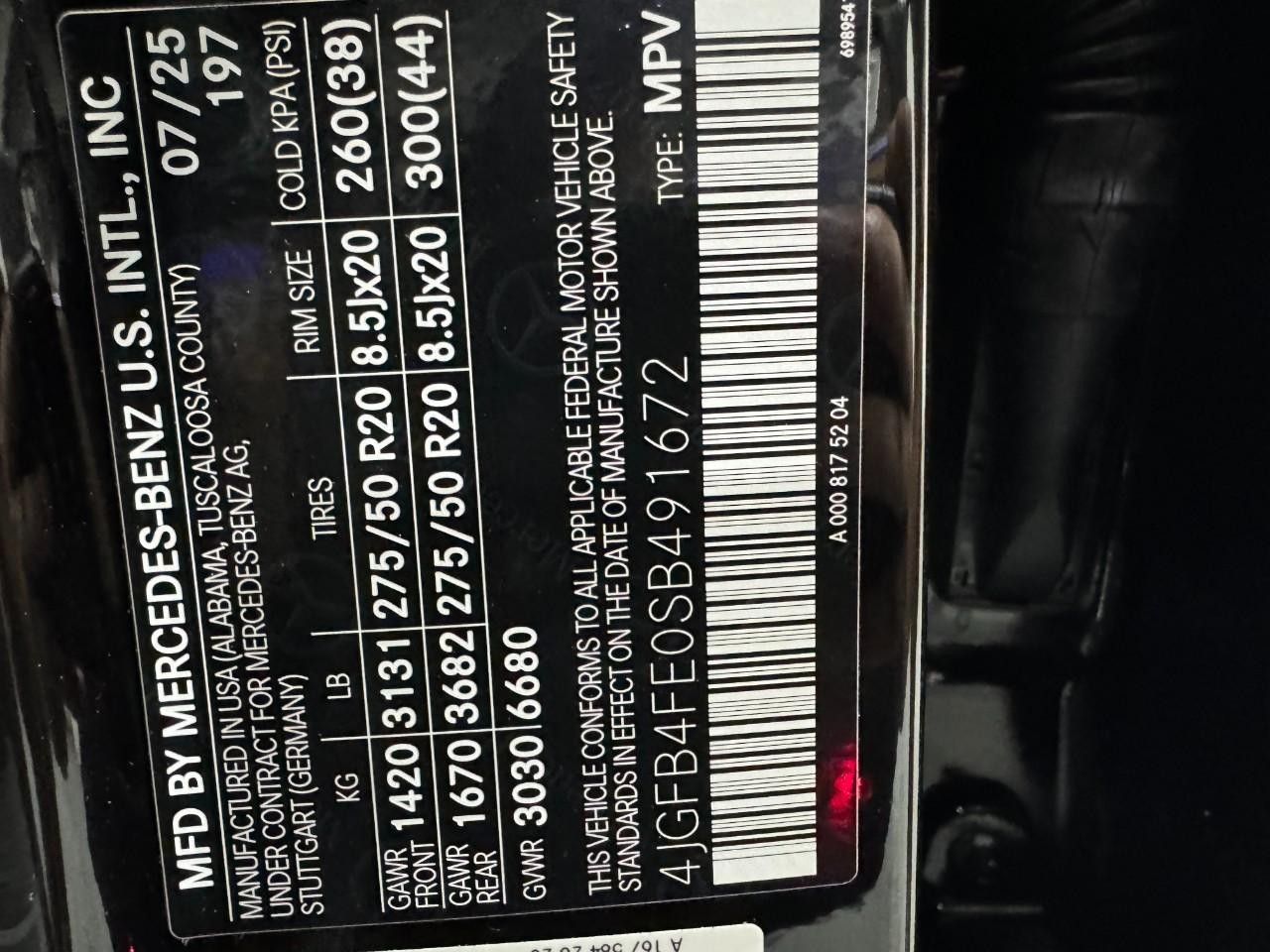 Mercedes-Benz GLE Vehicle Full-screen Gallery Image 40