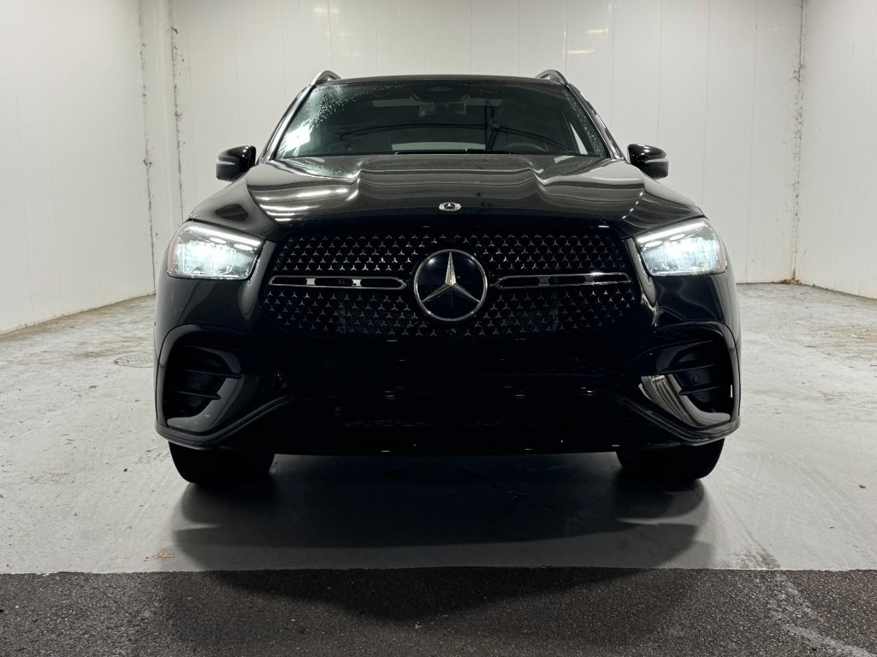 Mercedes-Benz GLE Vehicle Full-screen Gallery Image 7