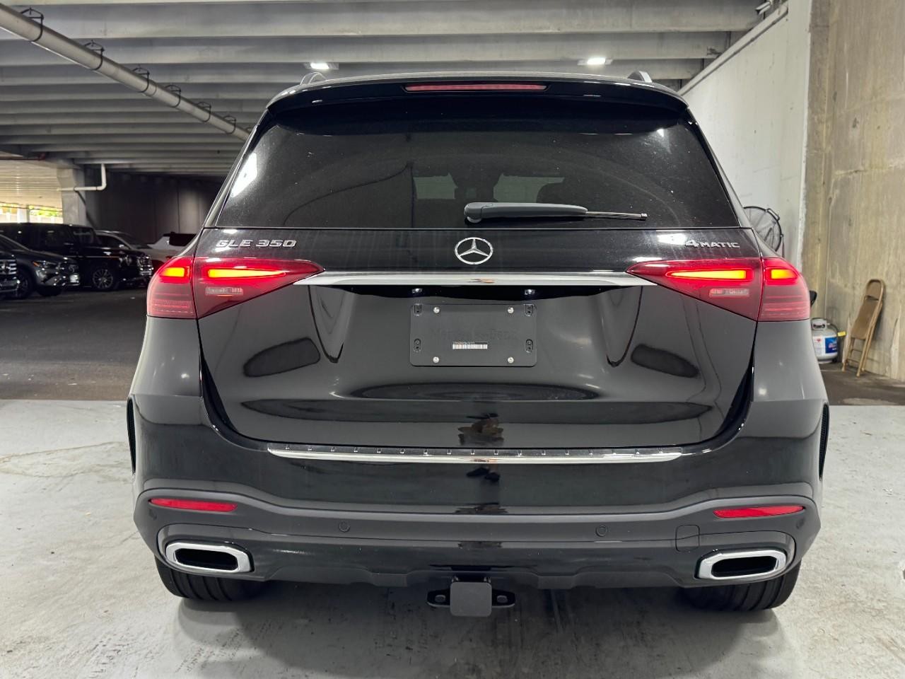 Mercedes-Benz GLE Vehicle Full-screen Gallery Image 9