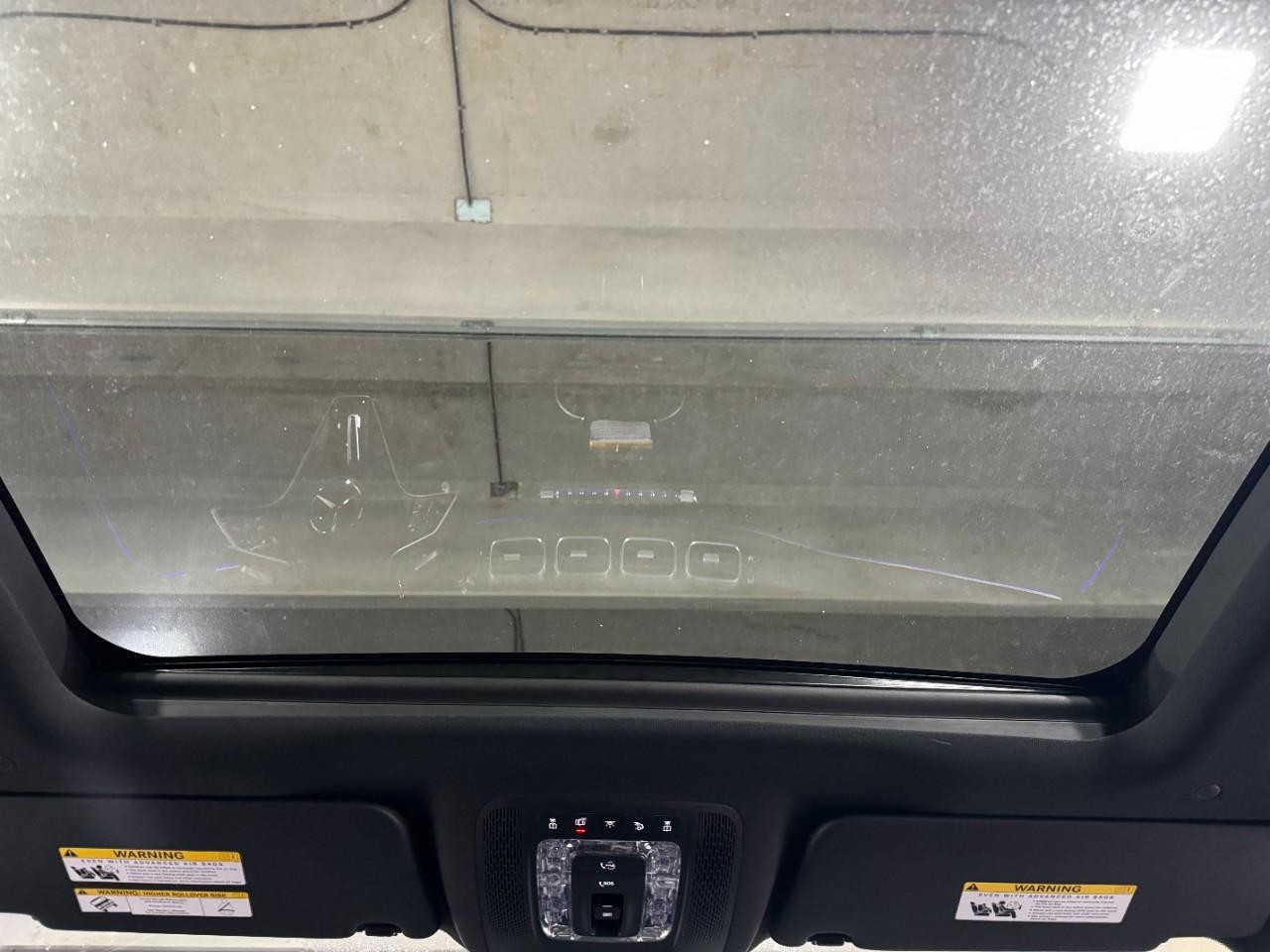 Mercedes-Benz GLE Vehicle Full-screen Gallery Image 11