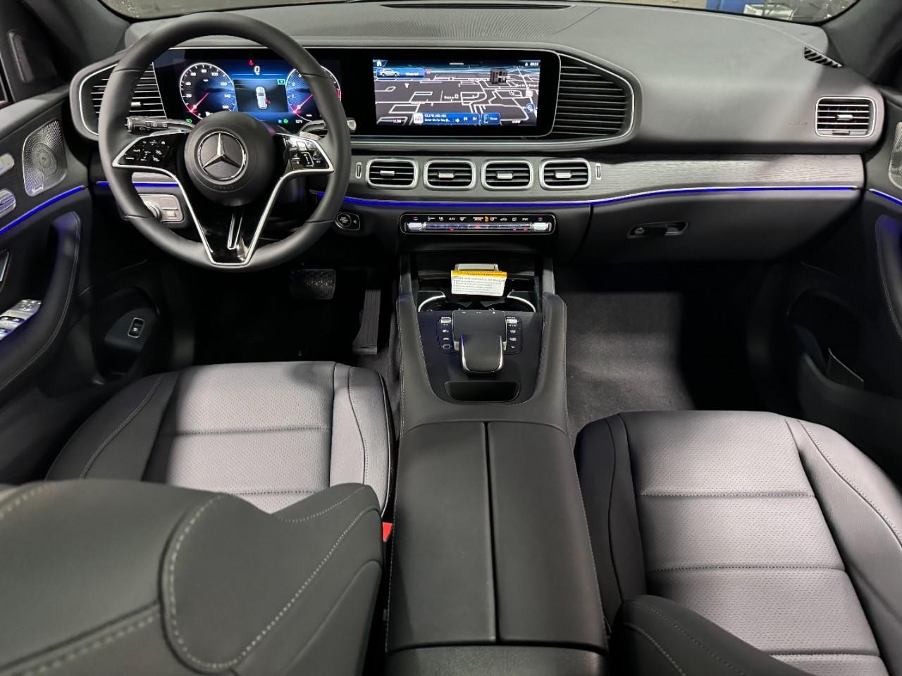 Mercedes-Benz GLE Vehicle Full-screen Gallery Image 12